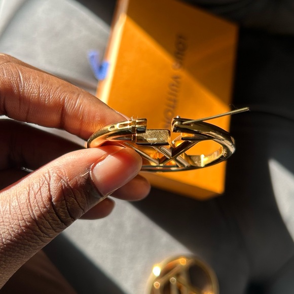 Louise Hoop Louis Vuitton Earrings - Picture 14 of 16